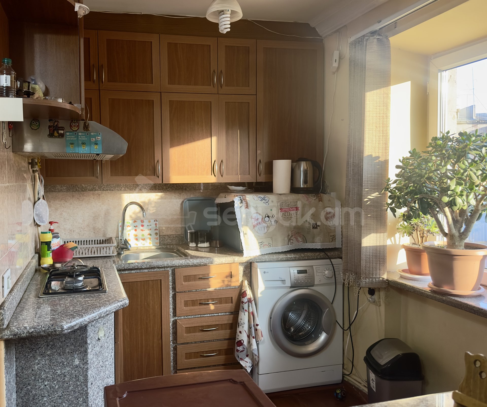 3 Սենյականոց Բնակարան Քարե Շենքում, 50քմ, 2/4 հարկ, Կապիտալ Վերանորոգված, Կահավորված, Արևկող