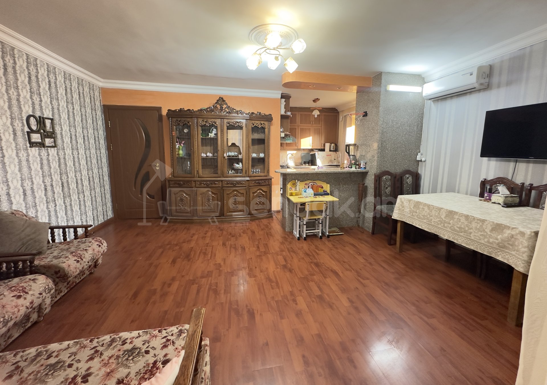 3 Սենյականոց Բնակարան Քարե Շենքում, 50քմ, 2/4 հարկ, Կապիտալ Վերանորոգված, Կահավորված, Արևկող