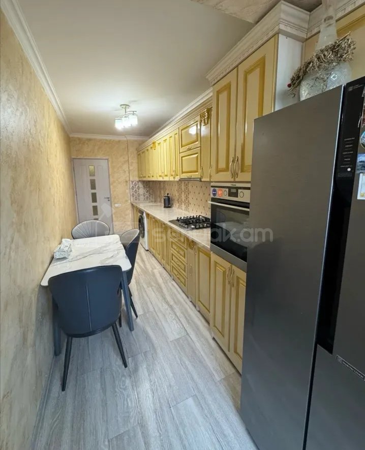 4 Սենյականոց Բնակարան Քարե Շենքում, 80քմ, 4/5 հարկ, Դիզայներական Վերանորոգված, Կահավորված