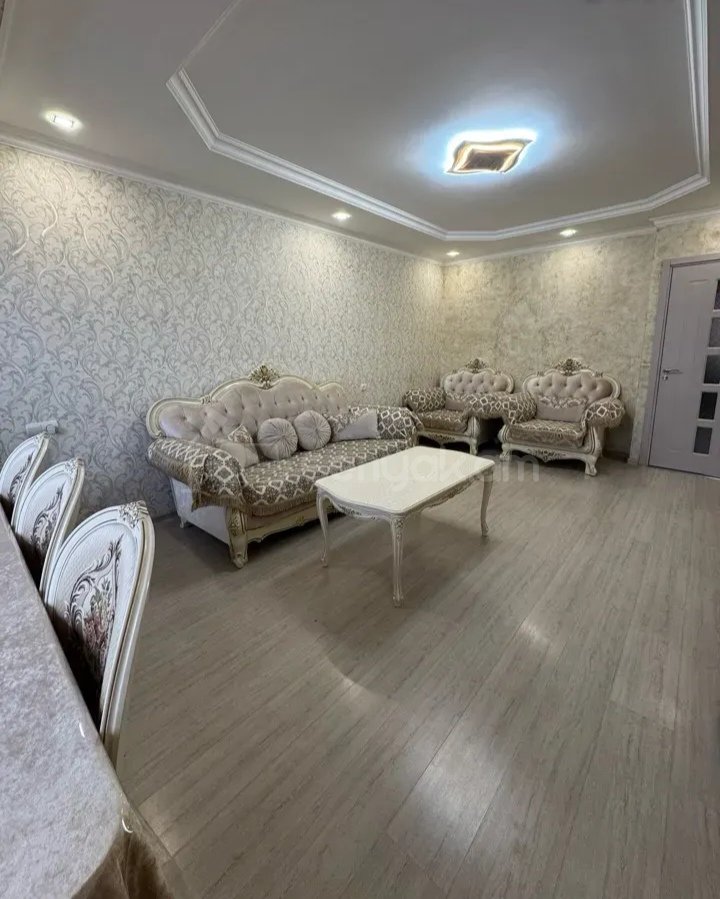 4 Սենյականոց Բնակարան Քարե Շենքում, 80քմ, 4/5 հարկ, Դիզայներական Վերանորոգված, Կահավորված