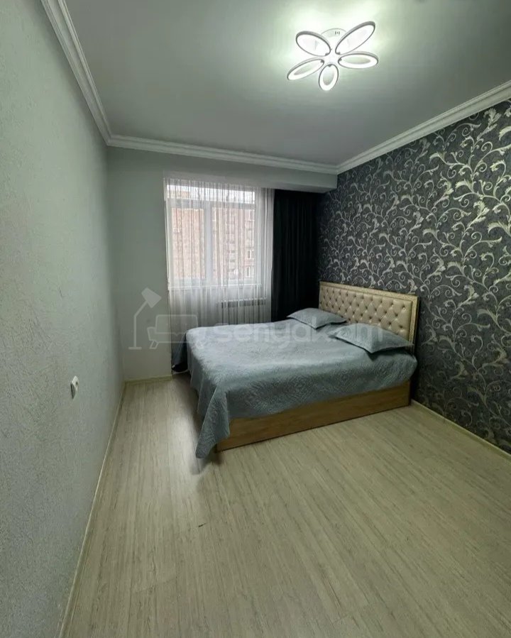 4 Սենյականոց Բնակարան Քարե Շենքում, 80քմ, 4/5 հարկ, Դիզայներական Վերանորոգված, Կահավորված