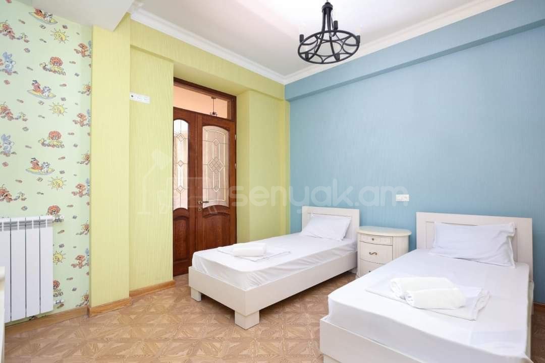 4 Սենյականոց Բնակարան Նորակառույցում, 105քմ, 8/12 հարկ, Դիզայներական Վերանորոգված