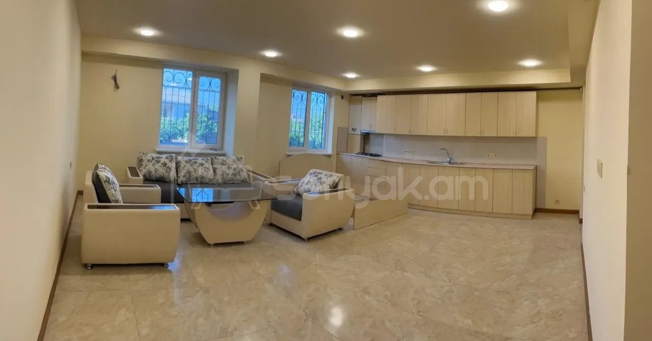 3 Սենյականոց Բնակարան Քարե Շենքում, 70քմ, 1/5 հարկ, Նորմալ Վիճակում, Կահավորված