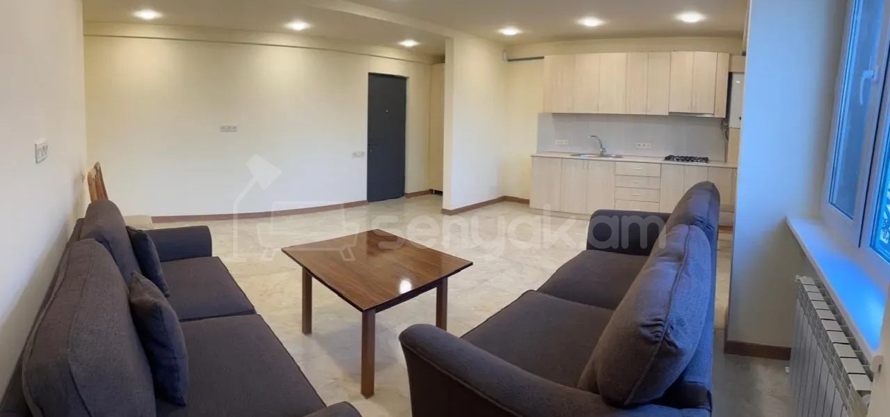 3 Սենյականոց Բնակարան Քարե Շենքում, 70քմ, 1/5 հարկ, Նորմալ Վիճակում, Կահավորված