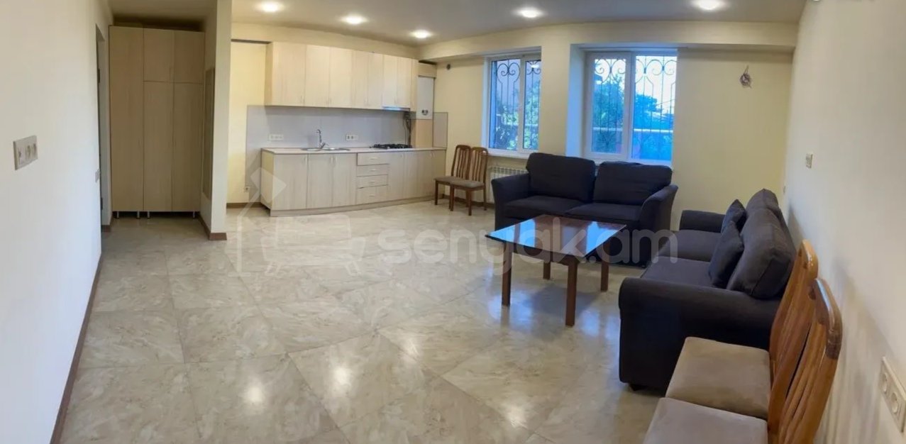 3 Սենյականոց Բնակարան Քարե Շենքում, 70քմ, 1/5 հարկ, Նորմալ Վիճակում, Կահավորված