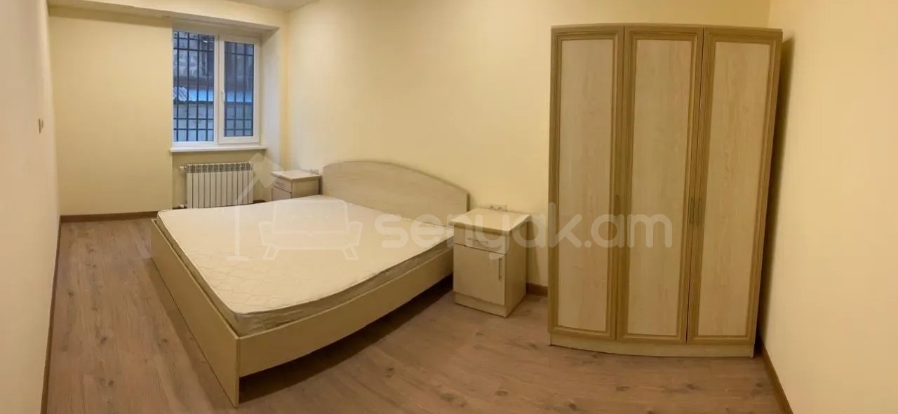 3 Սենյականոց Բնակարան Քարե Շենքում, 70քմ, 1/5 հարկ, Նորմալ Վիճակում, Կահավորված