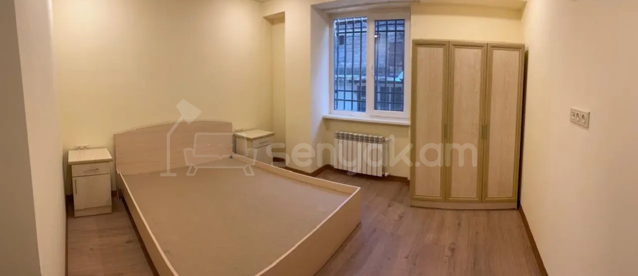 3 Սենյականոց Բնակարան Քարե Շենքում, 70քմ, 1/5 հարկ, Նորմալ Վիճակում, Կահավորված