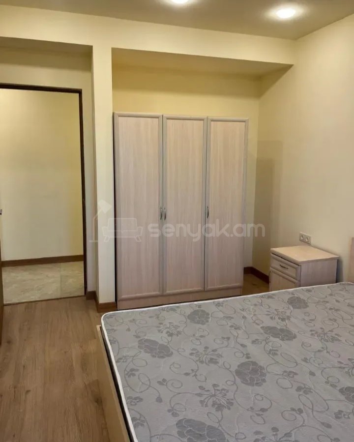 3 Սենյականոց Բնակարան Քարե Շենքում, 70քմ, 1/5 հարկ, Նորմալ Վիճակում, Կահավորված