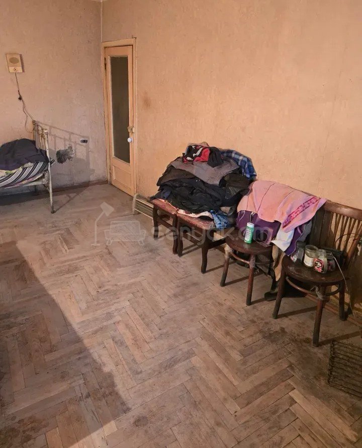 1 Սենյականոց Բնակարան Քարե Շենքում, 37քմ, 4/5 հարկ, Պետական Վիճակում