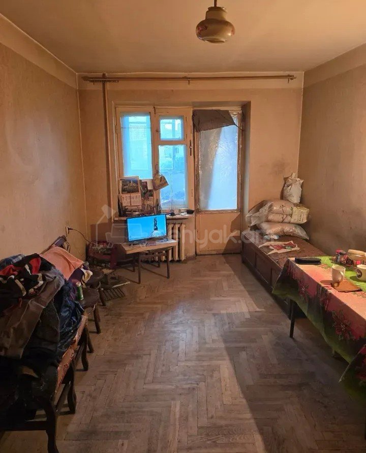 1 Սենյականոց Բնակարան Քարե Շենքում, 37քմ, 4/5 հարկ, Պետական Վիճակում