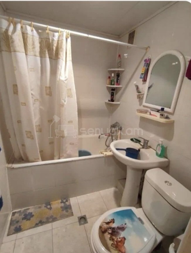 1 Սենյականոց Բնակարան Քարե Շենքում, 38քմ, 3/4 հարկ, Նորմալ Վիճակում, Կահավորված, Արևկող