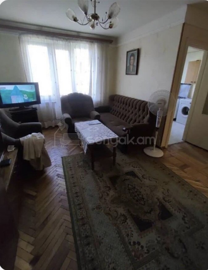 1 Սենյականոց Բնակարան Քարե Շենքում, 38քմ, 3/4 հարկ, Նորմալ Վիճակում, Կահավորված, Արևկող