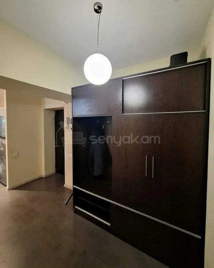 3 Սենյականոց Բնակարան Քարե Շենքում, 80քմ, 4/5 հարկ, Կապիտալ Վերանորոգված