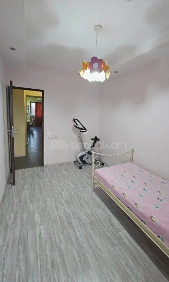 3 Սենյականոց Բնակարան Քարե Շենքում, 80քմ, 4/5 հարկ, Կապիտալ Վերանորոգված