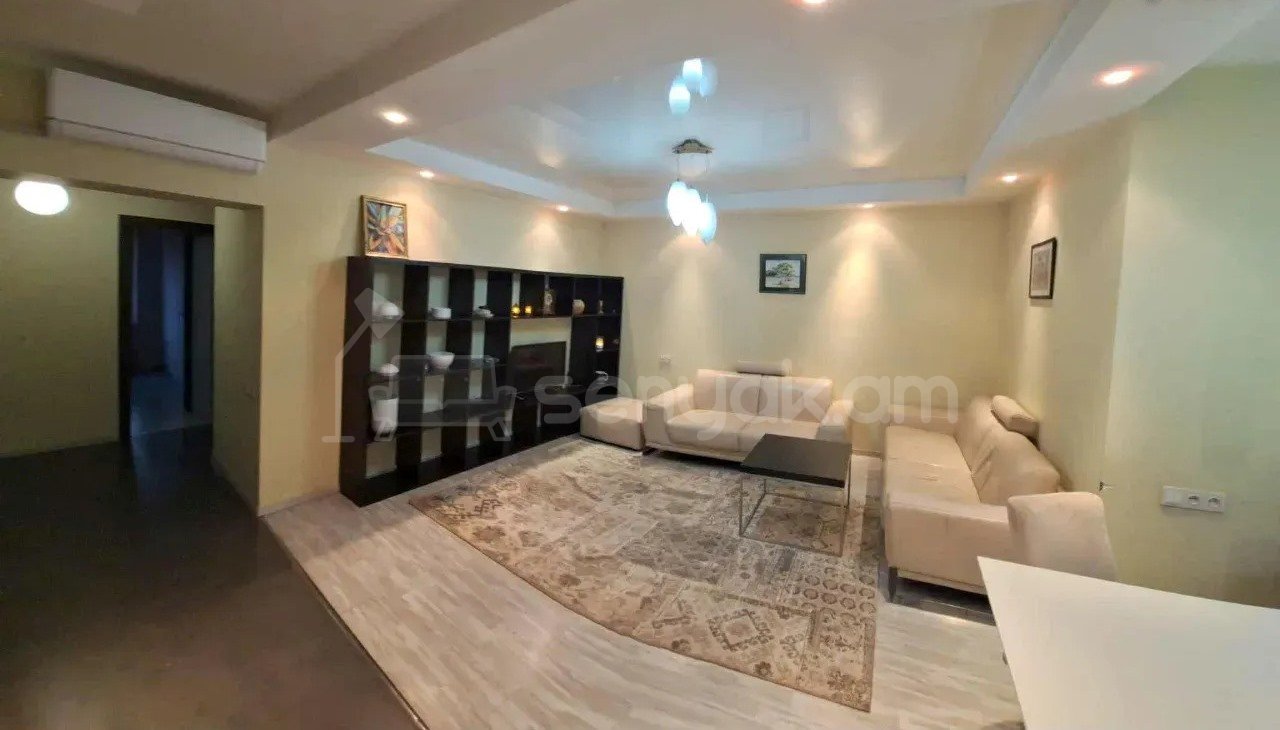 3 Սենյականոց Բնակարան Քարե Շենքում, 80քմ, 5/5 հարկ, Կապիտալ Վերանորոգված