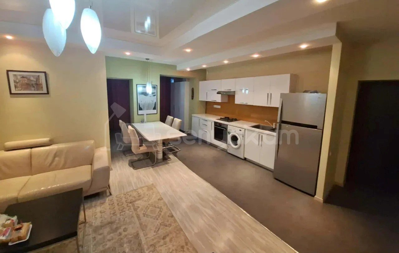 3 Սենյականոց Բնակարան Քարե Շենքում, 80քմ, 5/5 հարկ, Կապիտալ Վերանորոգված