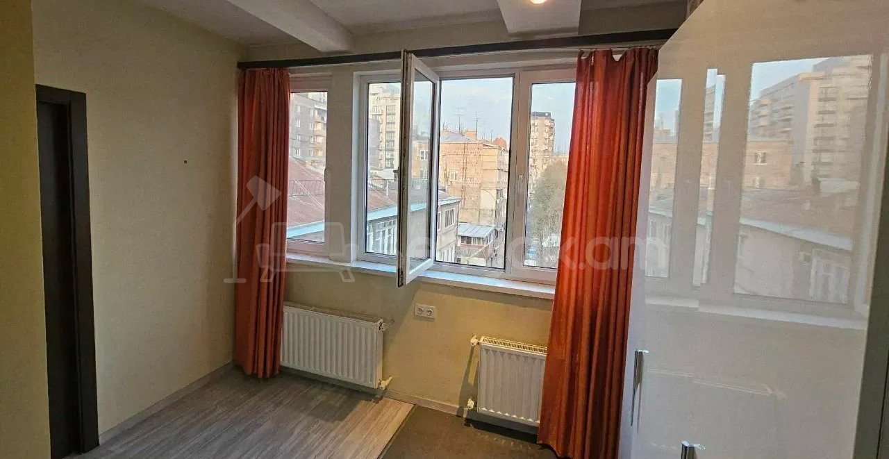 3 Սենյականոց Բնակարան Քարե Շենքում, 80քմ, 5/5 հարկ, Կապիտալ Վերանորոգված