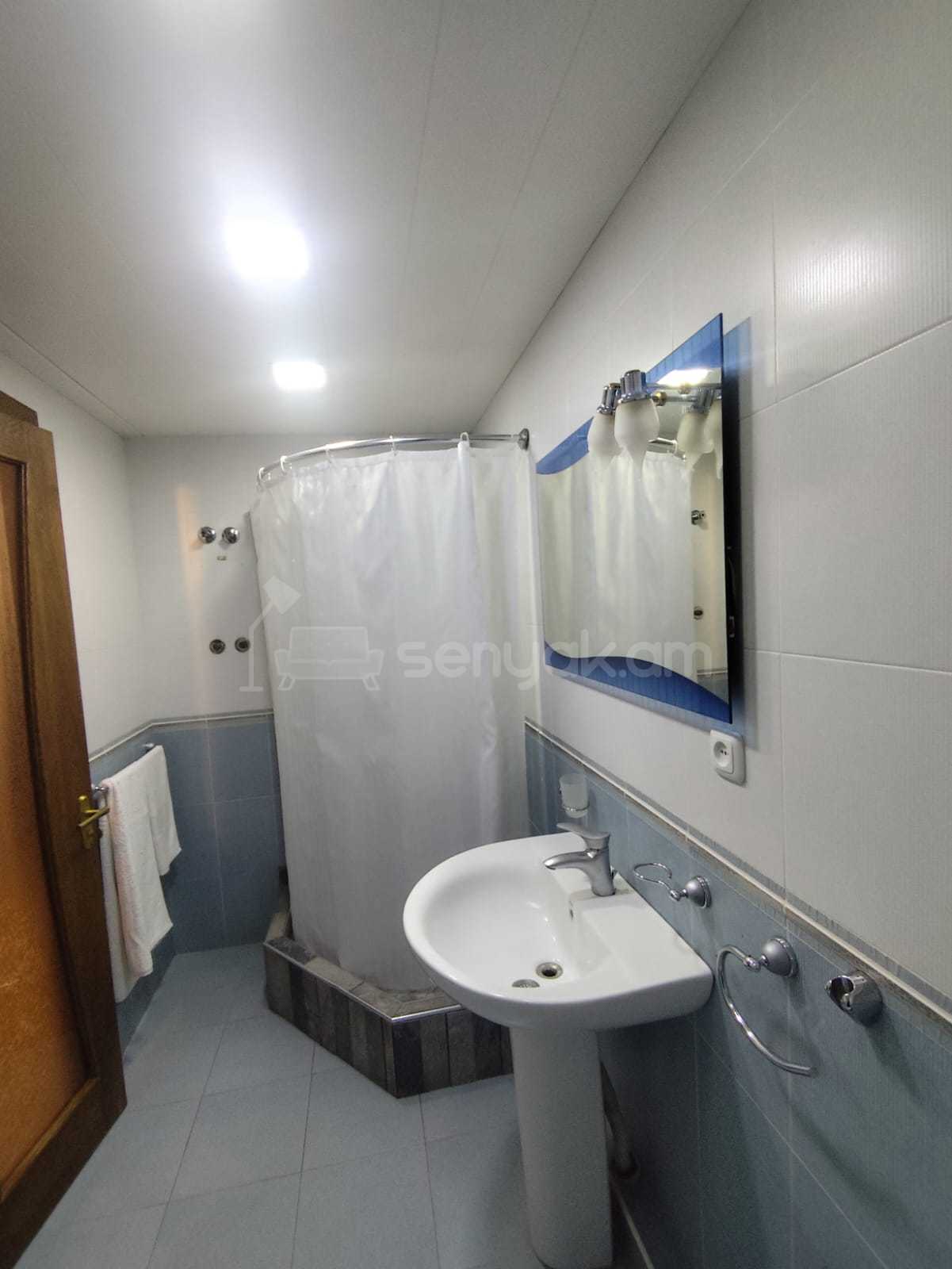 2 Սենյականոց Բնակարան, 45քմ, 3/10 հարկ, Կոսմետիկ Վերանորոգված, Կահավորված, Արևկող