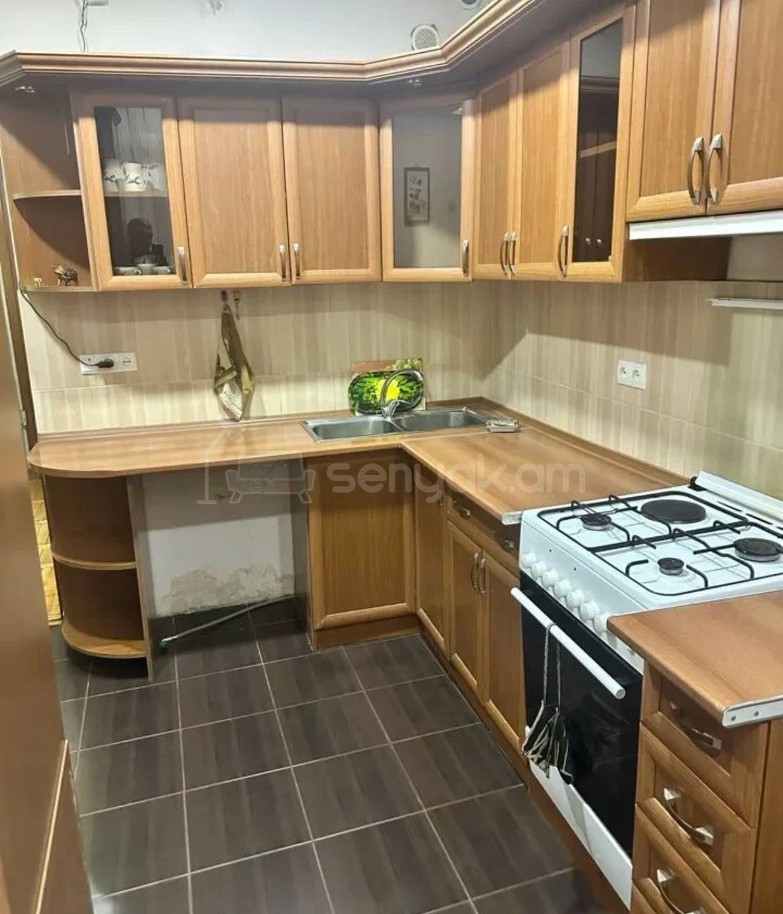 2 Սենյականոց Բնակարան Քարե Շենքում, 45քմ, 3/4 հարկ, Կոսմետիկ Վերանորոգված, Կահավորված