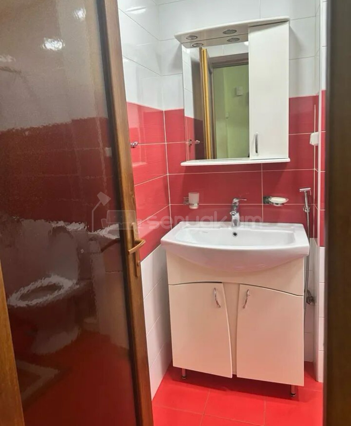 2 Սենյականոց Բնակարան Քարե Շենքում, 46քմ, 3/4 հարկ, Նորմալ Վիճակում, Կահավորված