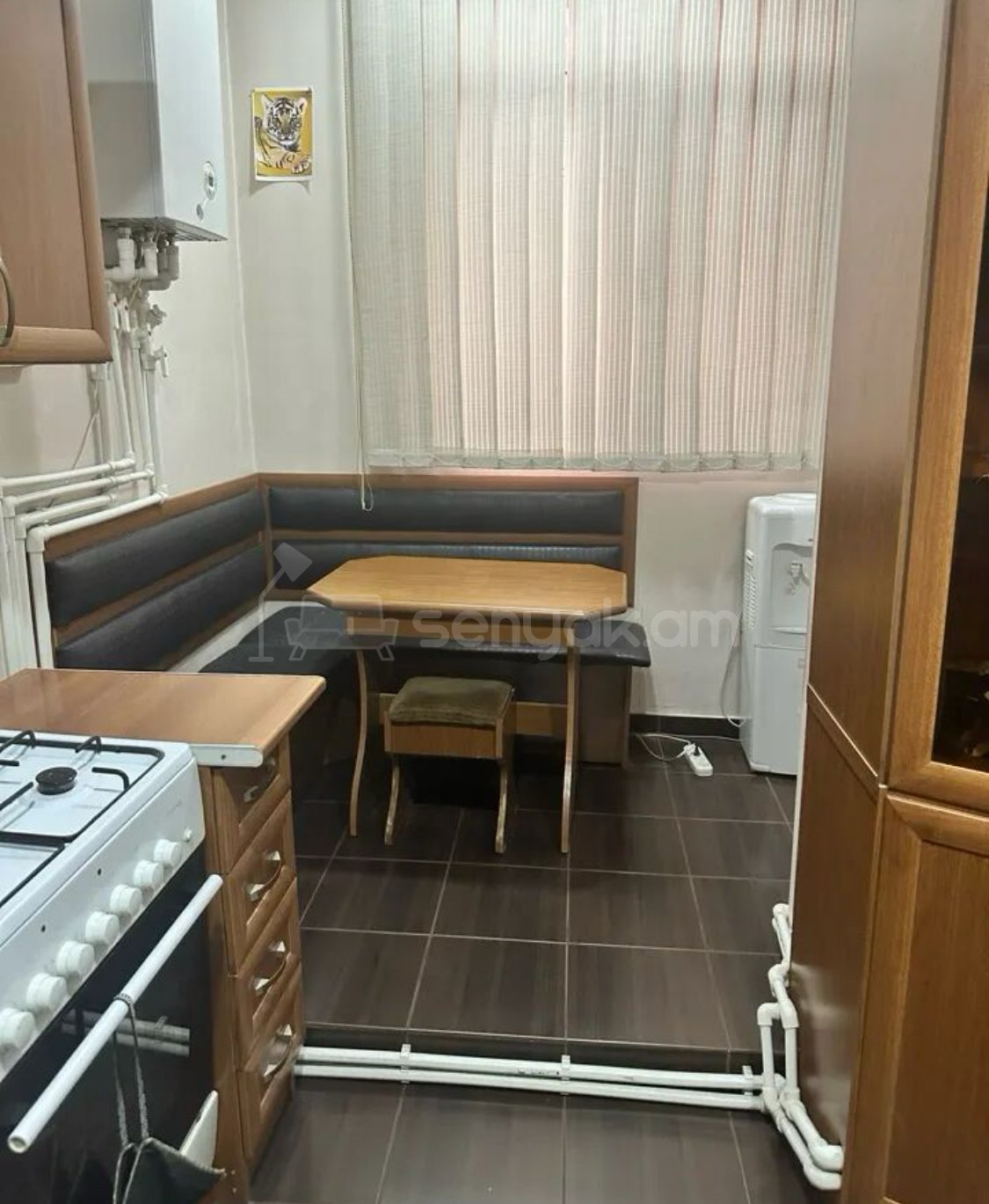 2 Սենյականոց Բնակարան Քարե Շենքում, 46քմ, 3/4 հարկ, Նորմալ Վիճակում, Կահավորված