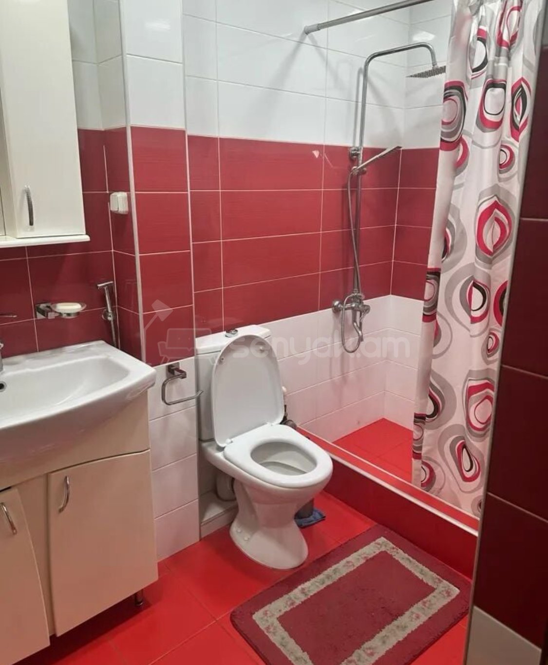 2 Սենյականոց Բնակարան Քարե Շենքում, 46քմ, 3/4 հարկ, Նորմալ Վիճակում, Կահավորված