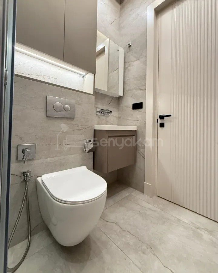 2 Սենյականոց Բնակարան Քարե Շենքում, 55քմ, 4/5 հարկ, Դիզայներական Վերանորոգված