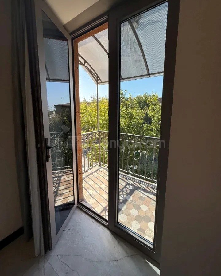 3 Սենյականոց Բնակարան Քարե Շենքում, 55քմ, 4/5 հարկ, Դիզայներական Վերանորոգված