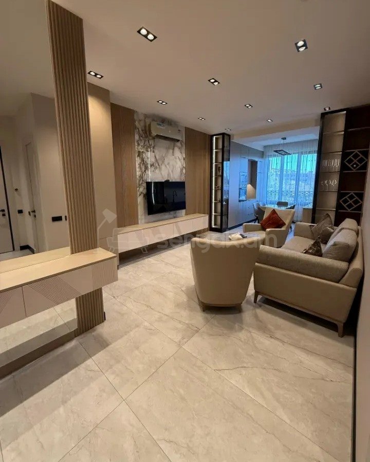 3 Սենյականոց Բնակարան Քարե Շենքում, 55քմ, 4/5 հարկ, Դիզայներական Վերանորոգված