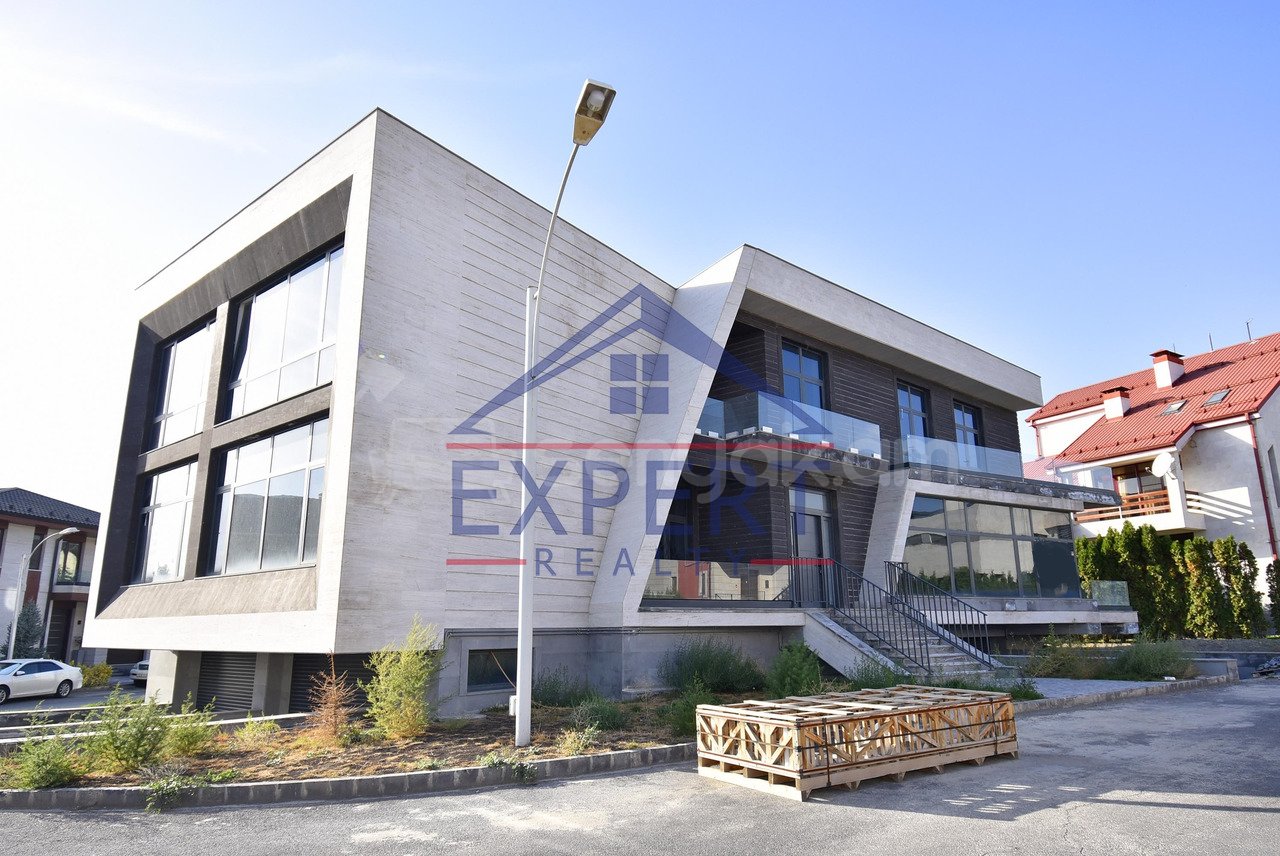 4 Սենյականոց Առանձնատուն, 248քմ, Ավտոտնակով