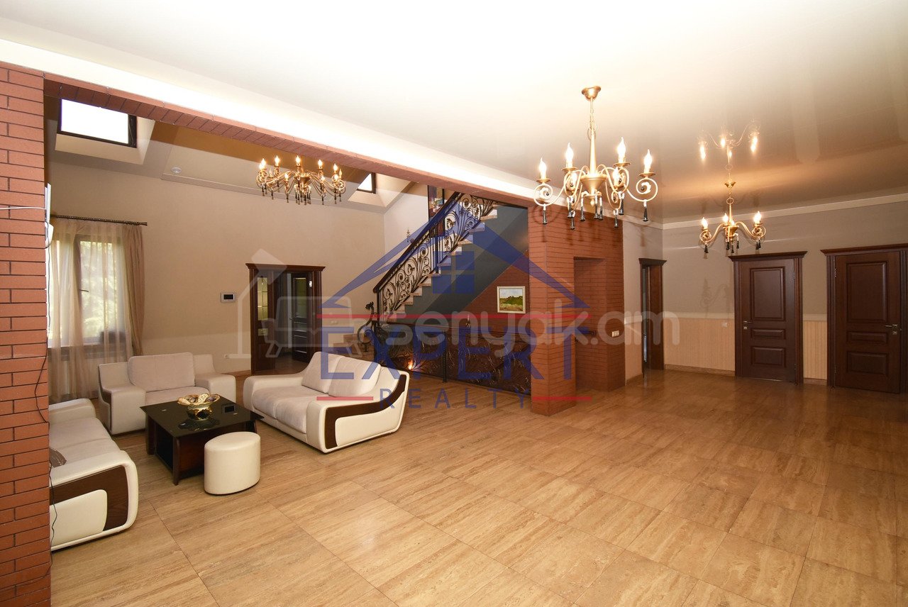 7 Սենյականոց Սեփական Տուն, 488քմ, Կապիտալ Վերանորոգված, Ավտոտնակով