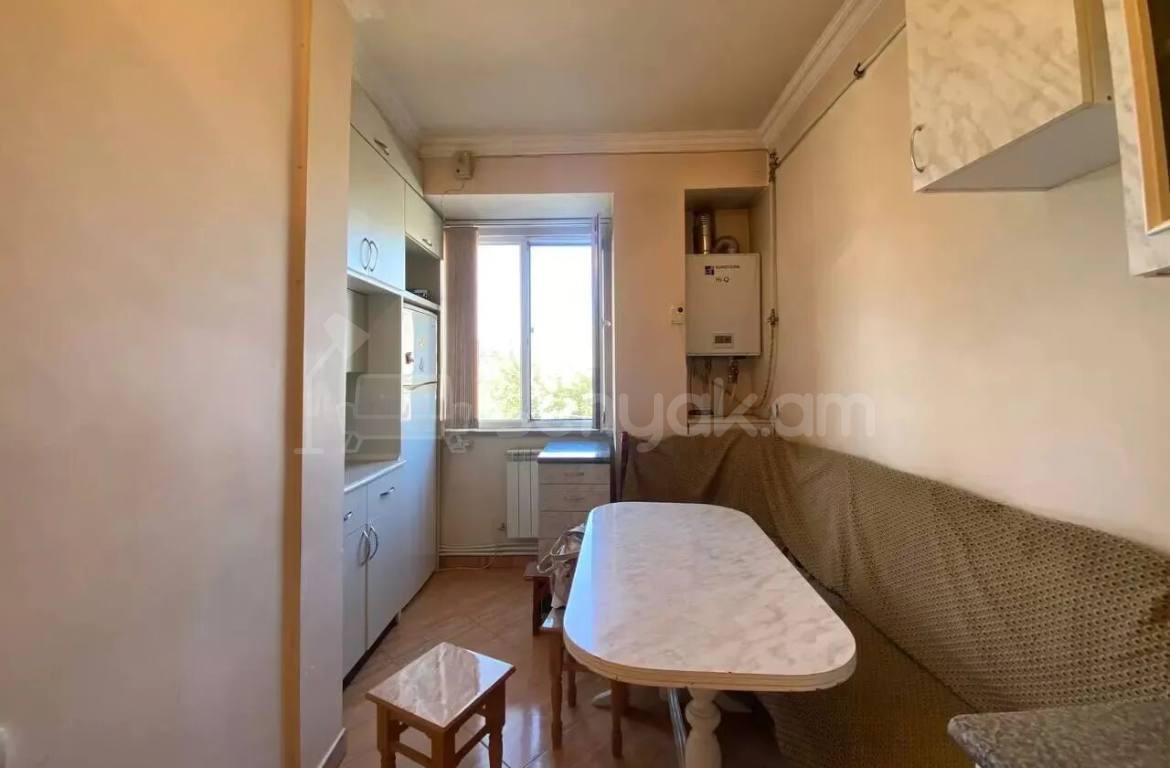 3 Սենյականոց Բնակարան, 80քմ, 3/9 հարկ, Նորմալ Վիճակում, Կահավորված