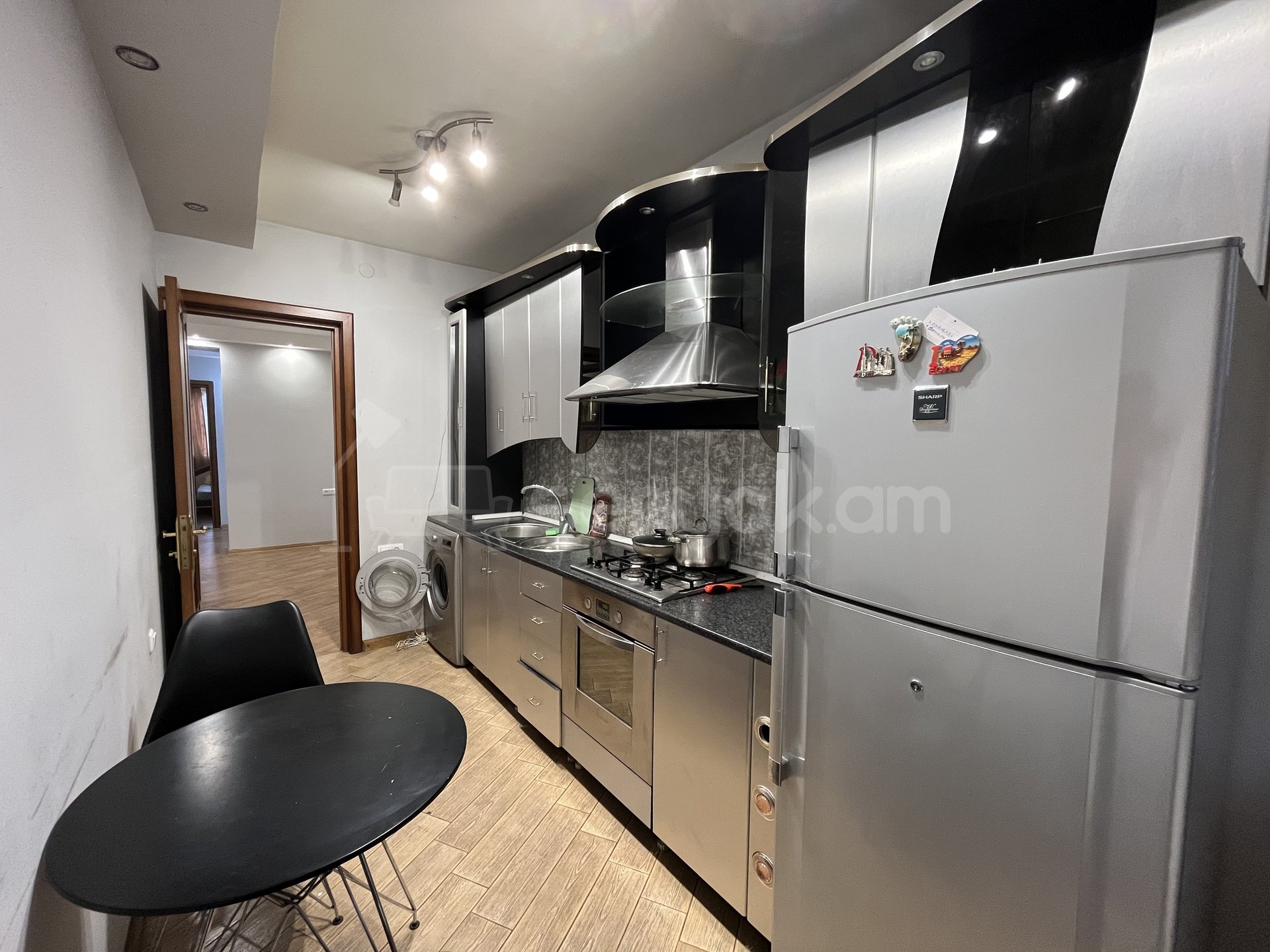 3 Սենյականոց Բնակարան Քարե Շենքում, 80քմ, 1/5 հարկ, Կապիտալ Վերանորոգված, Կահավորված