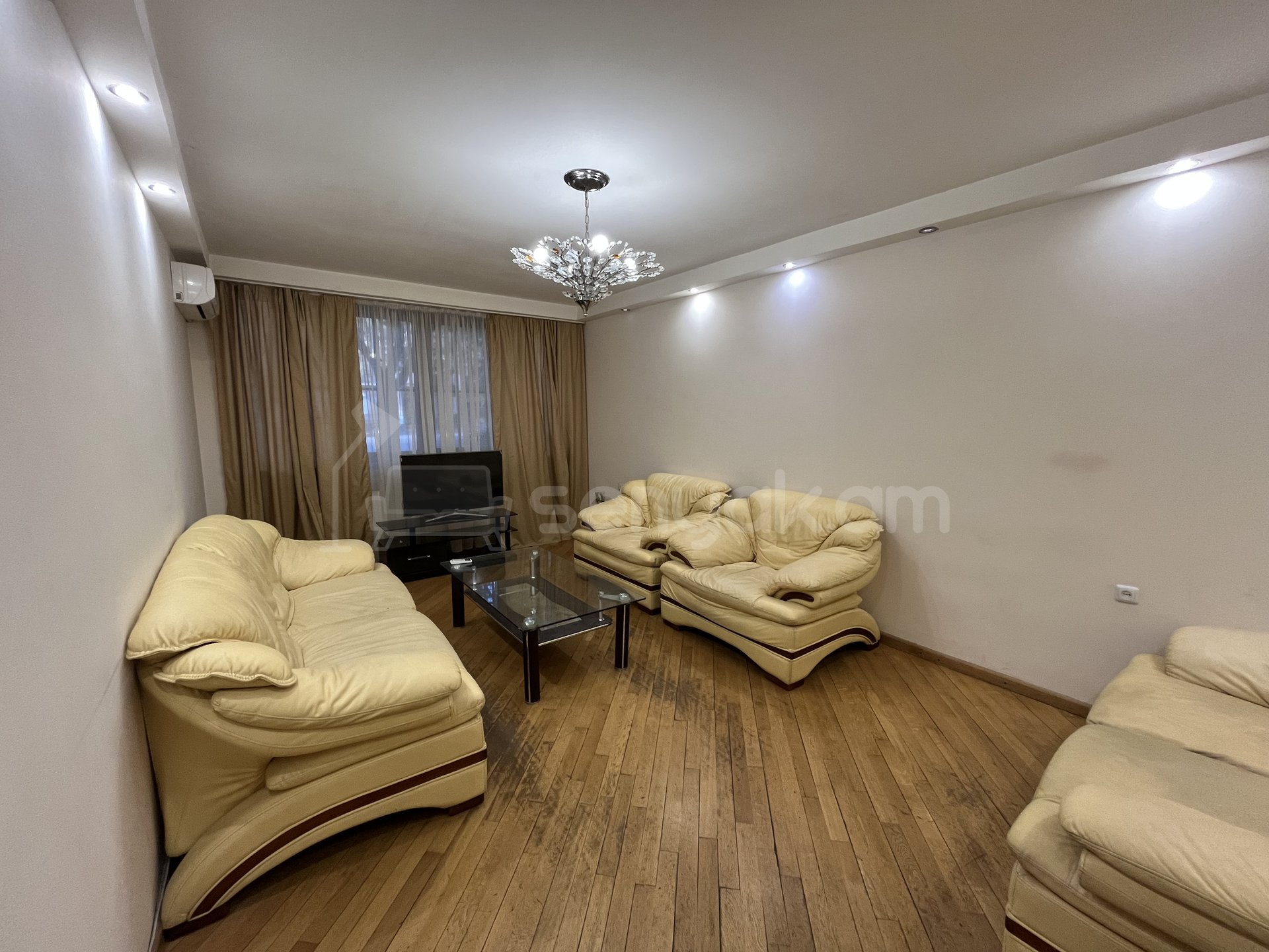 3 Սենյականոց Բնակարան Քարե Շենքում, 80քմ, 1/5 հարկ, Կապիտալ Վերանորոգված, Կահավորված