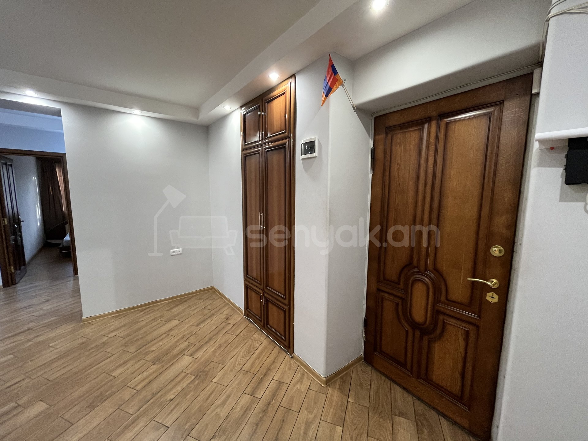 3 Սենյականոց Բնակարան Քարե Շենքում, 80քմ, 1/5 հարկ, Կապիտալ Վերանորոգված, Կահավորված