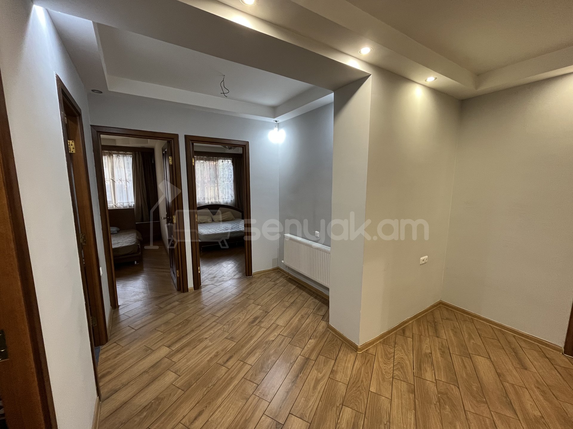 3 Սենյականոց Բնակարան Քարե Շենքում, 80քմ, 1/5 հարկ, Կապիտալ Վերանորոգված, Կահավորված