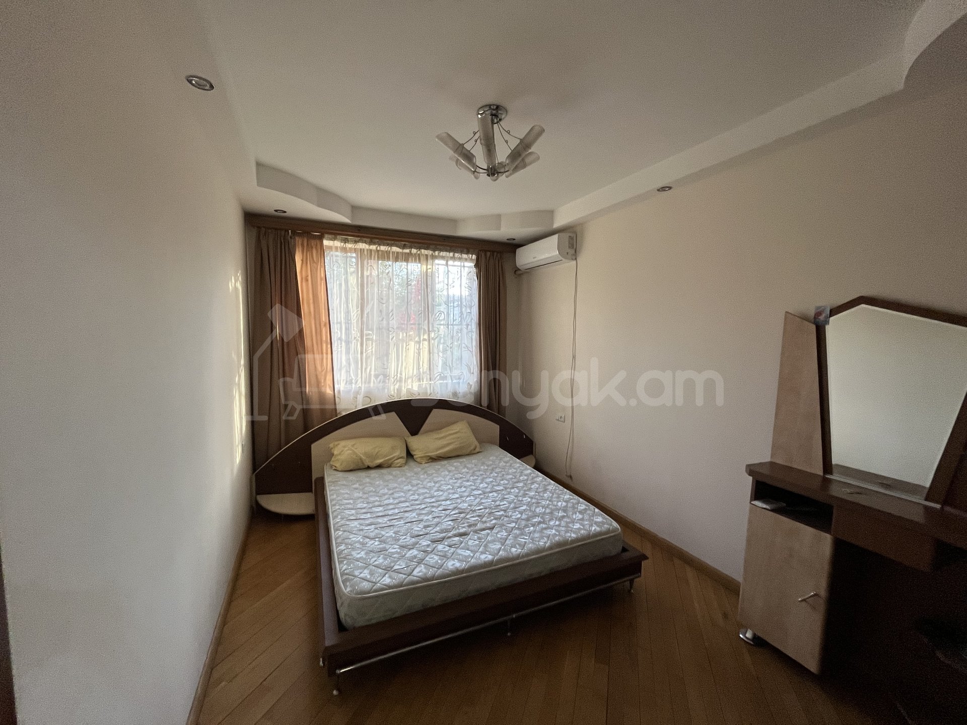 3 Սենյականոց Բնակարան Քարե Շենքում, 80քմ, 1/5 հարկ, Կապիտալ Վերանորոգված, Կահավորված