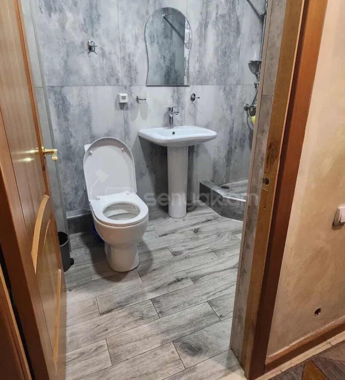 3 Սենյականոց Բնակարան Քարե Շենքում, 65քմ, 1/6 հարկ, Կապիտալ Վերանորոգված, Կահավորված