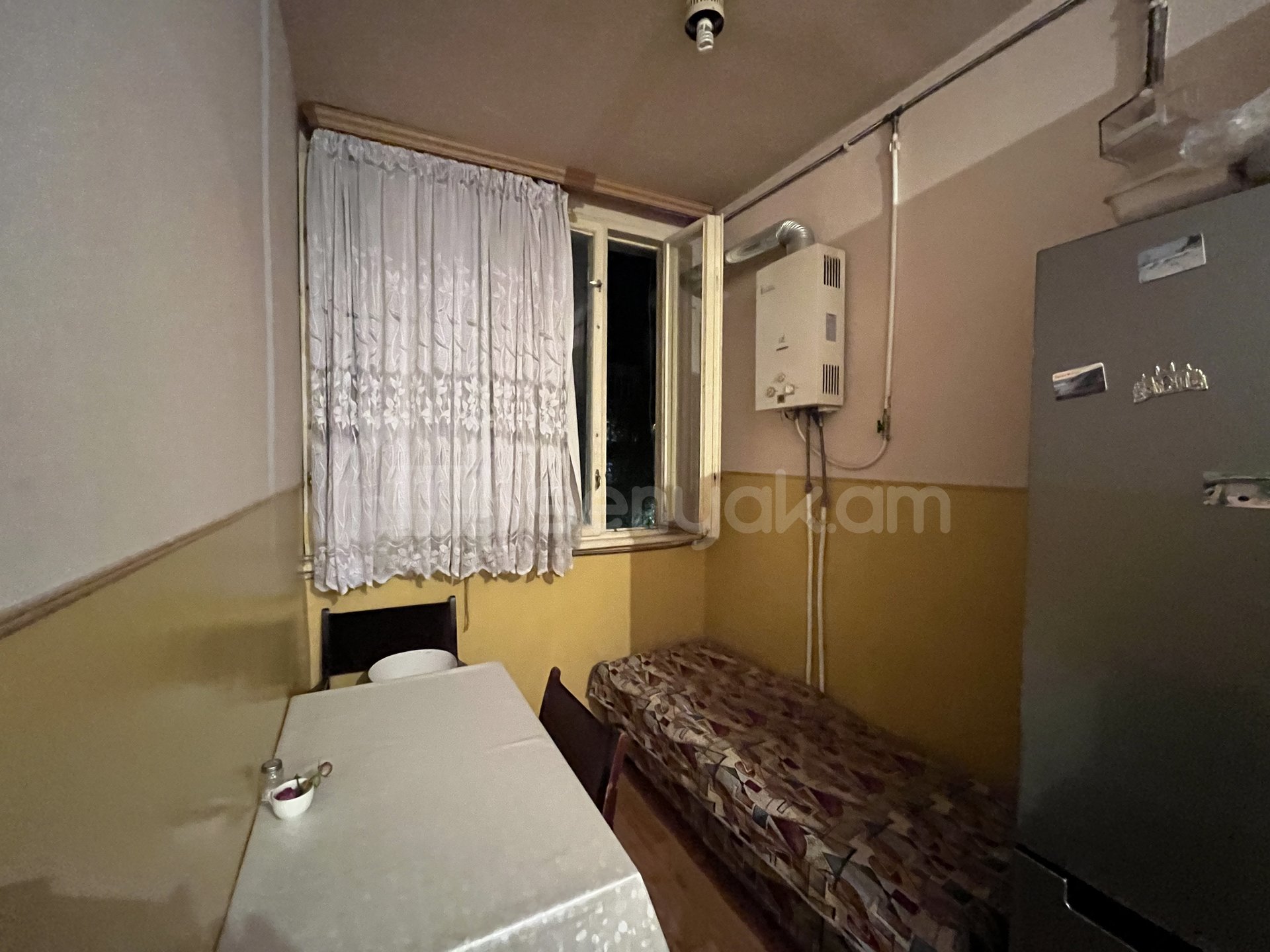 4 Սենյականոց Բնակարան Քարե Շենքում, 90քմ, 3/5 հարկ, Կոսմետիկ Վերանորոգված