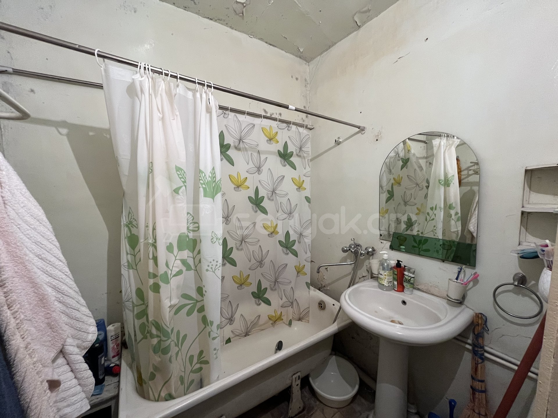 4 Սենյականոց Բնակարան Քարե Շենքում, 90քմ, 3/5 հարկ, Կոսմետիկ Վերանորոգված