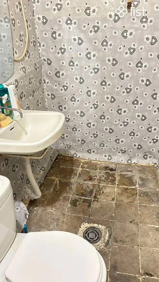 2 Սենյականոց Բնակարան Քարե Շենքում, 46քմ, 3/5 հարկ, Պետական Վիճակում