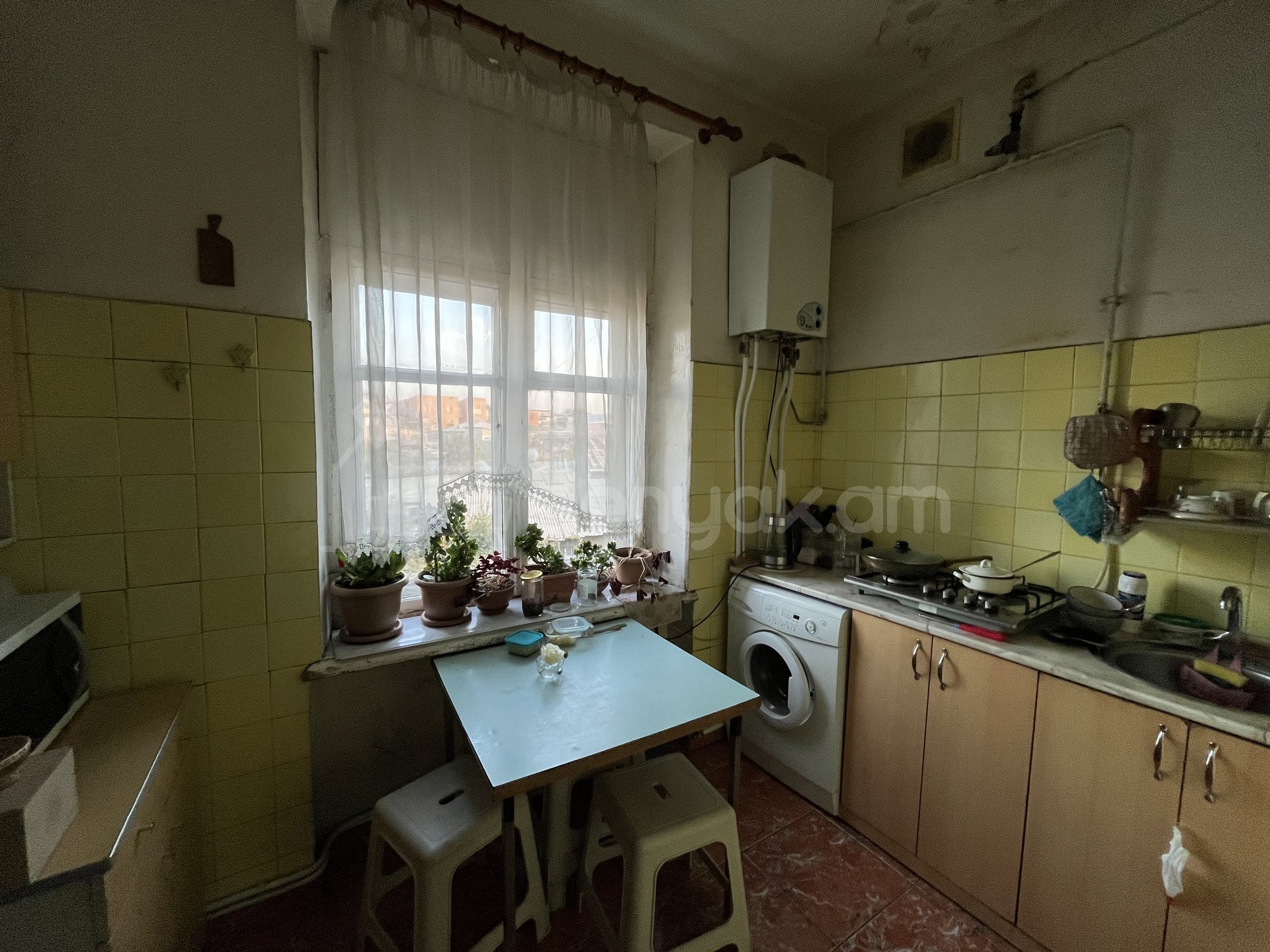 4 Սենյականոց Բնակարան Քարե Շենքում, 104քմ, 3/5 հարկ, Կոսմետիկ Վերանորոգված