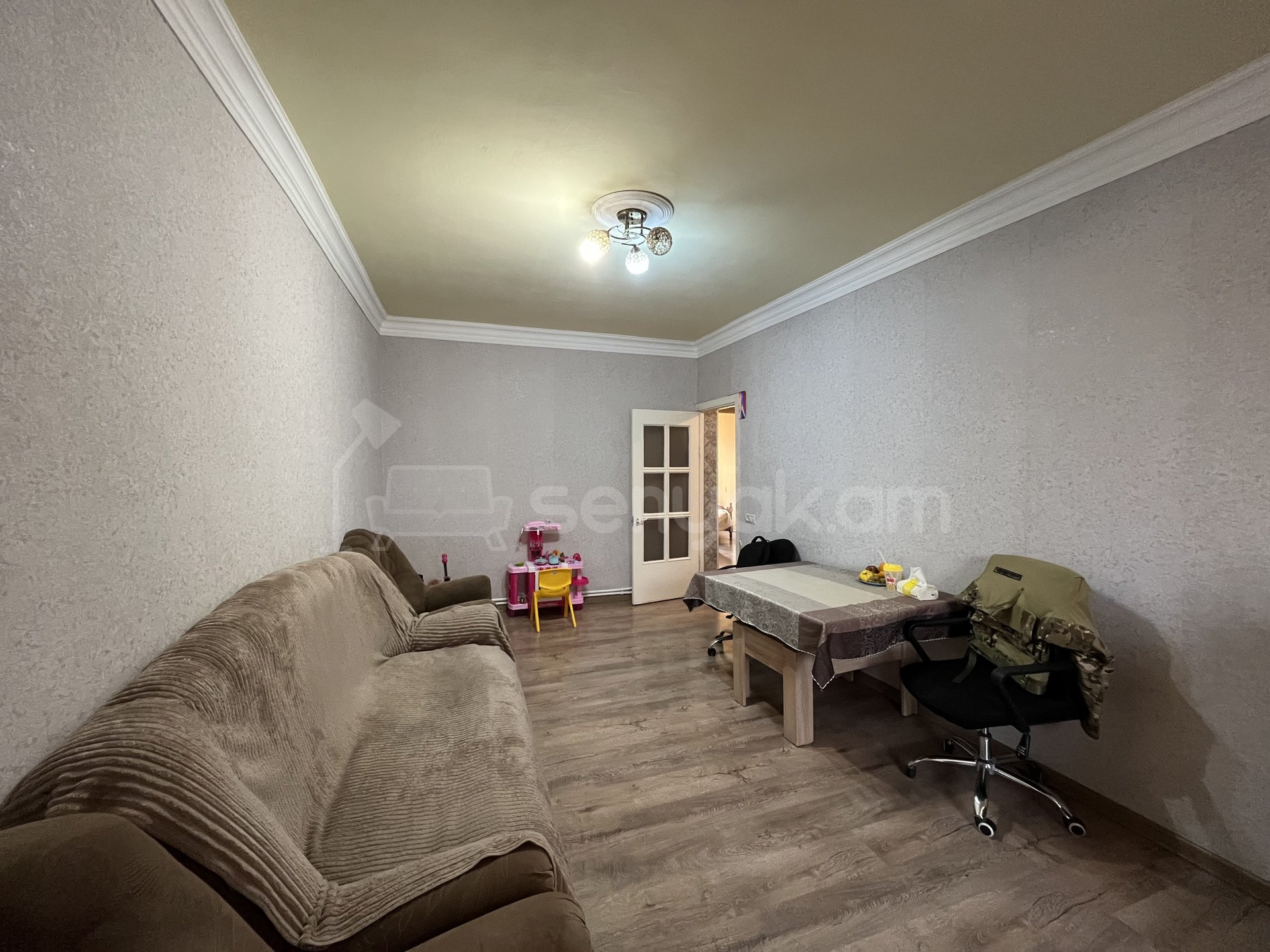 2 Սենյականոց Բնակարան Քարե Շենքում, 54քմ, 2/5 հարկ, Նորմալ Վիճակում