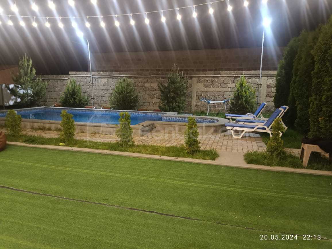 1 Սենյականոց Ամառանոց, 150քմ, Լողավազանով