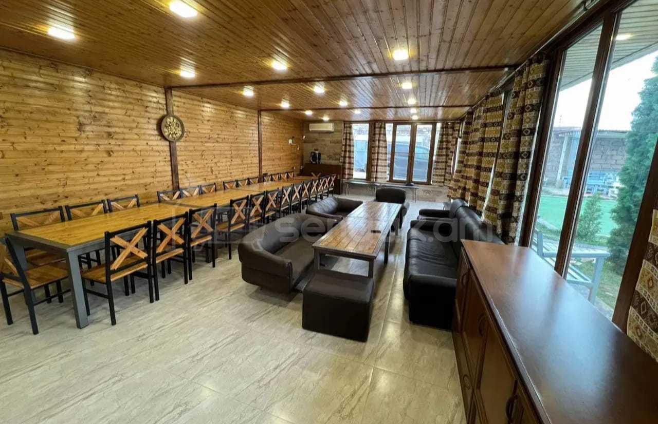 1 Սենյականոց Ամառանոց, 150քմ, Լողավազանով