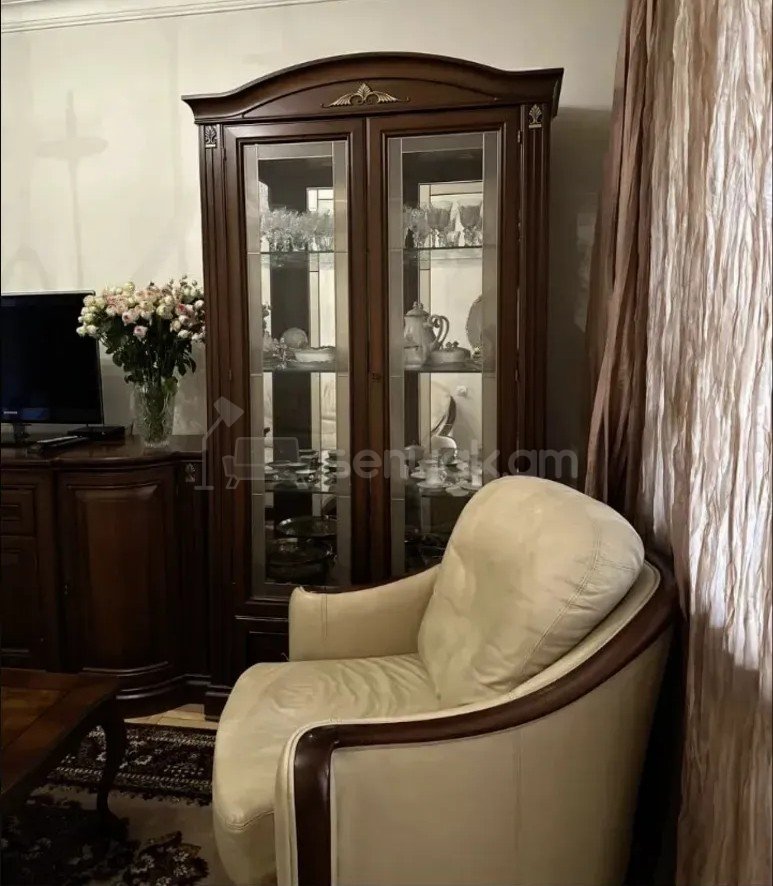 2 Սենյականոց Բնակարան Քարե Շենքում, 65քմ, 5/5 հարկ, Կապիտալ Վերանորոգված