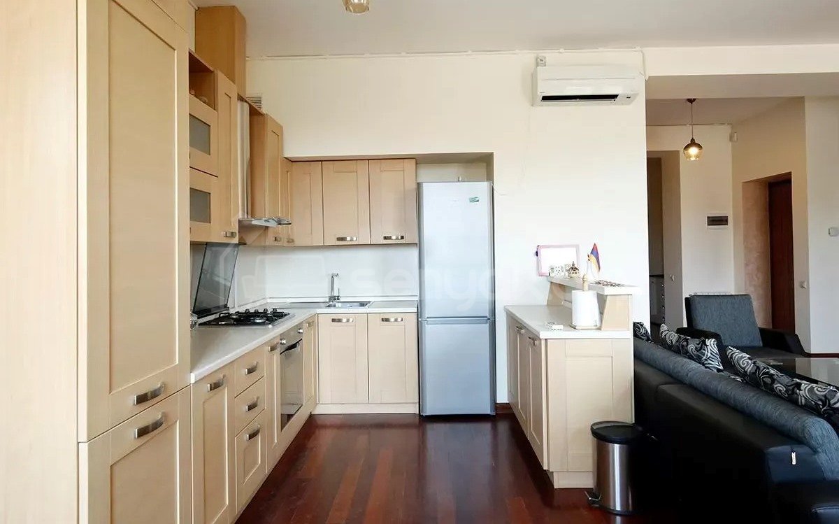 3 Սենյականոց Բնակարան Քարե Շենքում, 92քմ, 4/4 հարկ, Կապիտալ Վերանորոգված, Կահավորված, Արևկող