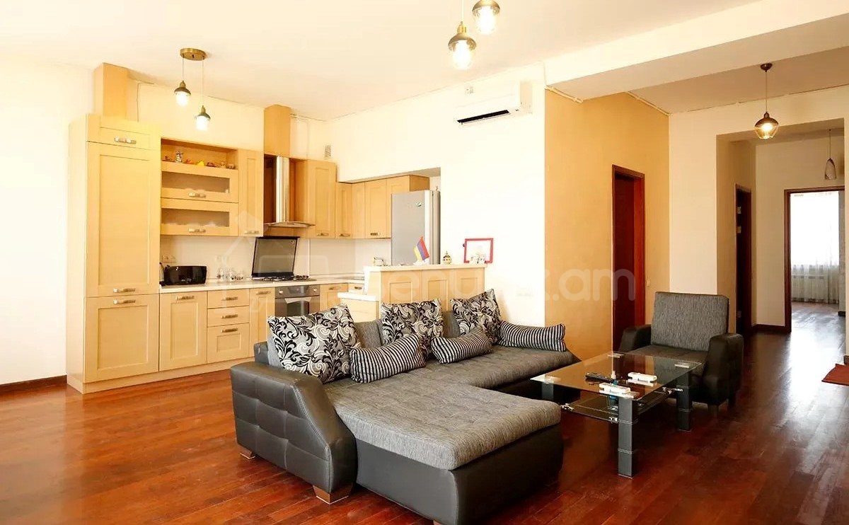 3 Սենյականոց Բնակարան Քարե Շենքում, 92քմ, 4/4 հարկ, Կապիտալ Վերանորոգված, Կահավորված, Արևկող