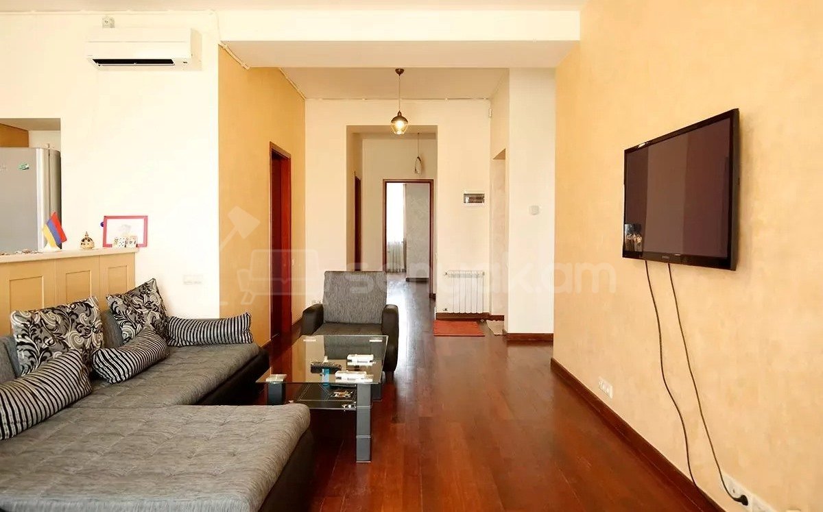 3 Սենյականոց Բնակարան Քարե Շենքում, 92քմ, 4/4 հարկ, Կապիտալ Վերանորոգված, Կահավորված, Արևկող