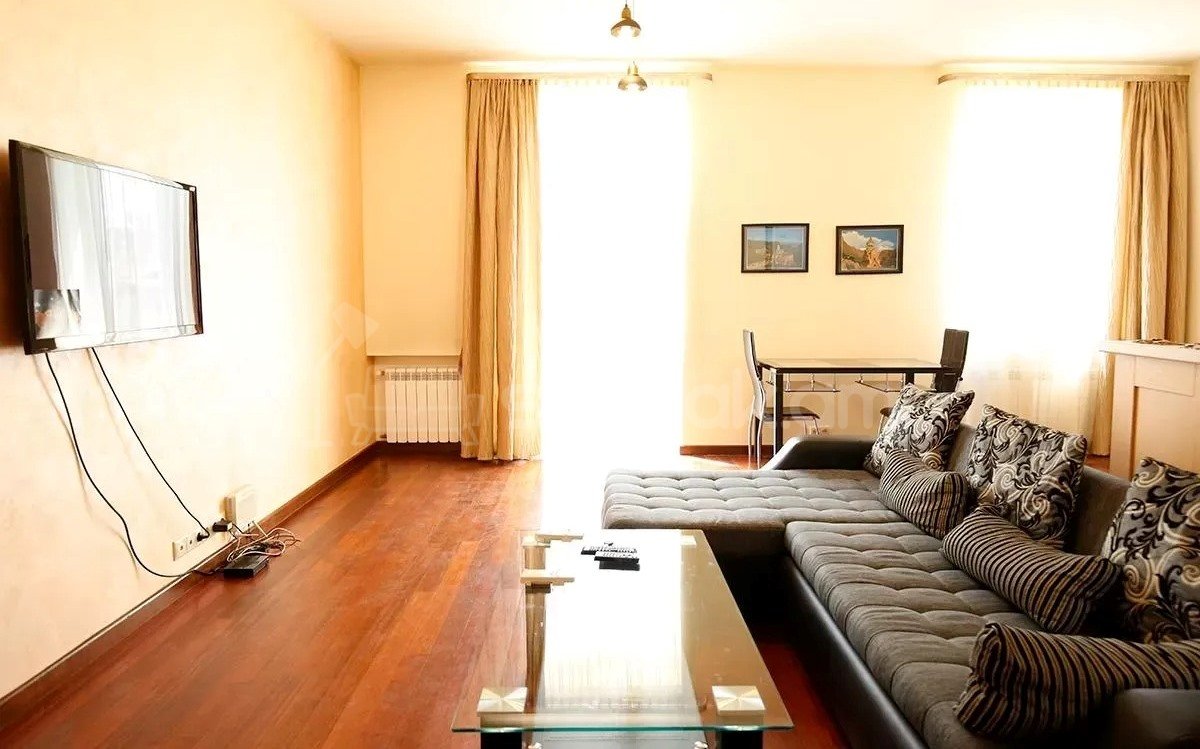 3 Սենյականոց Բնակարան Քարե Շենքում, 92քմ, 4/4 հարկ, Կապիտալ Վերանորոգված, Կահավորված, Արևկող